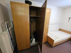 Einzelbett mit passendem Schrank zu verschenken  Bild 2