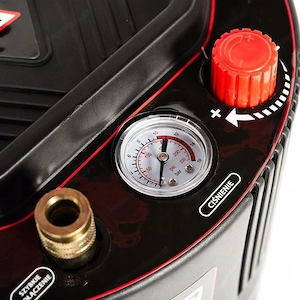 Motorleistung: 1500 W  2 PS Tankinhalt: 50 Liter Maximaler Arbeitsdruck: 10 bar Effektive Kapazit t: Bild 4