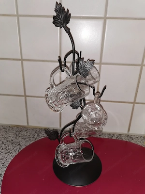 Ständer Schmiedeeisen schwarz mit Blattmotiv H= 33 cm m. 5 Stk. kleinen Bierkrügerl 