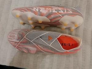 Neue Adidas Fußballschuhe, Größe 43. Bild 4