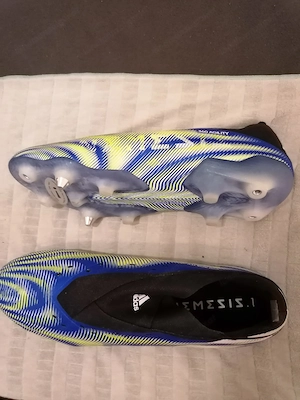 Neue Adidas Fußballschuhe, Größe 43. Bild 2