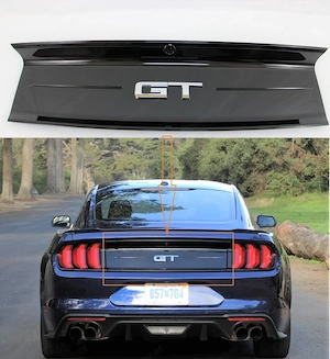 Das Angebot gilt f r: Kofferraumdeckelabdeckung mit Loch f r die R ckfahrkamera OE FORD Das Angebot