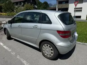 Mercedes B 150, BJ 2008, 208000km, rostig, verbeult, an Bastler, zum Ausschlachten, Export Bild 2