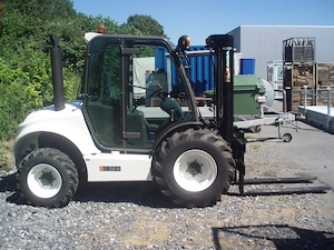AUSA Geländestapler C 250 H x4 Bild 3