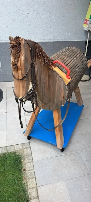 Stabiles Holzpferd