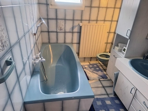 Badezimmerschrank inkl. Waschbecken und Armaturen Bild 3