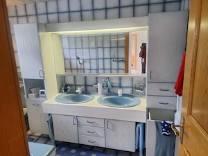 Badezimmerschrank inkl. Waschbecken und Armaturen Bild 2