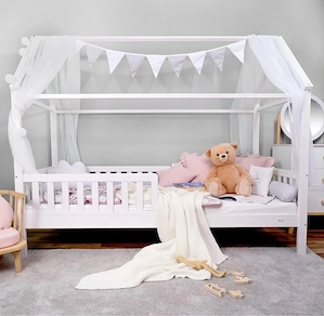 Nur 120.- Euro! Wunderschönes sehr gut erhaltenes Bett Hausbett inkl Rausfallschutz und Matratze