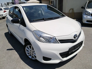 TOYOTA Yaris Kleinwagen Bild 2