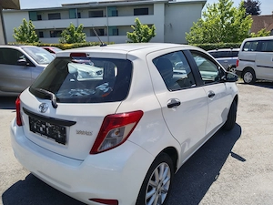 TOYOTA Yaris Kleinwagen Bild 3