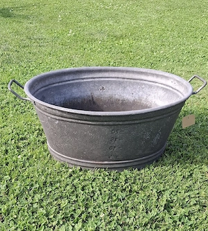 Robuste alte Zinkwanne