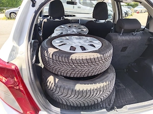 TOYOTA Yaris Kleinwagen Bild 8