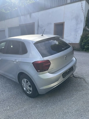 Volkswagen VW Polo Silber 2018, KM 131T Bild 5