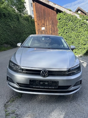 Volkswagen VW Polo Silber 2018, KM 131T Bild 2