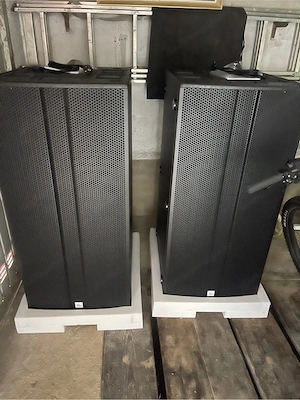 2 Aktiver Subwoofer der marke the box pro TP218 Leistung: 4500 W Peak