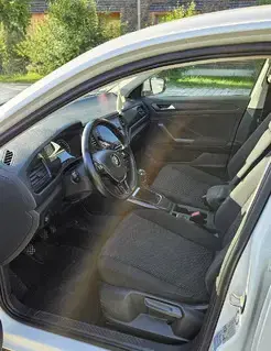 VW T-Roc 1,6 TDI SCR Geländewagen Bild 9