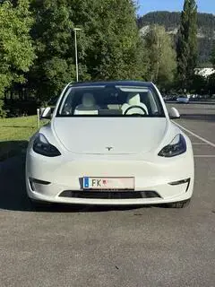 Tesla Model Y Bild 2