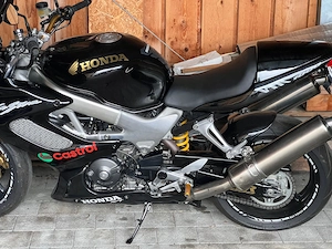 Honda VTR 1000 F Fire Storm SC36 Bild 2