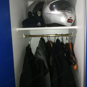 Kleiderkasten Bild 3