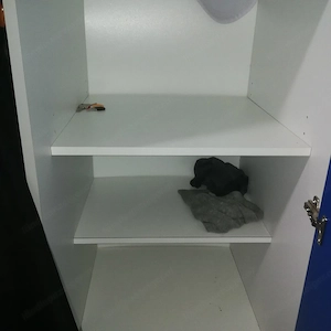 Kleiderkasten Bild 2