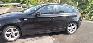 BMW 116i, 2 kms, 8 Reifen, Pickerl bis Juni  Innerlich und äußerlich in gutem Zustand. Bild 2