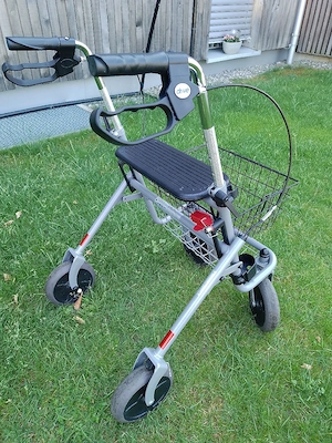 Rollator - Gehhilfe  Bild 3