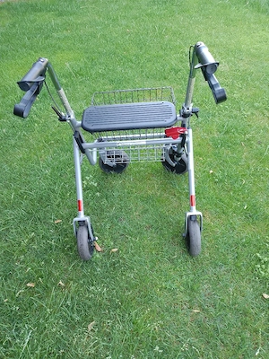 Rollator - Gehhilfe  Bild 2