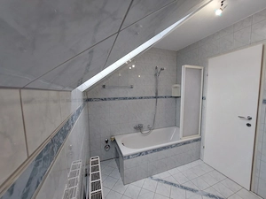 Sonnige 3-Zimmer Dachgeschosswohnung mit Bergblick zu vermieten Bild 4