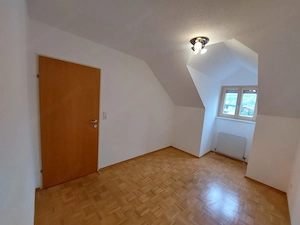 Sonnige 3-Zimmer Dachgeschosswohnung mit Bergblick zu vermieten Bild 9