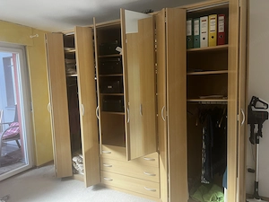 Kleiderschrank in Holzoptik Bild 2