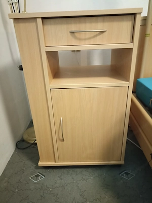 Pflegebett mit Nachtisch gebraucht Bild 3