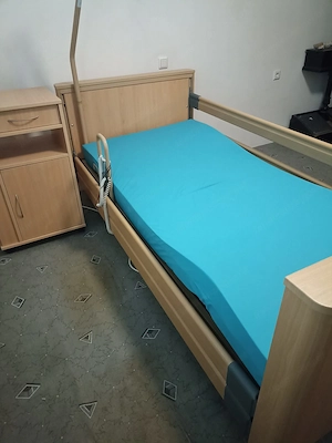Pflegebett mit Nachtisch gebraucht Bild 5
