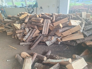 verkaufe trockens Brennholz 