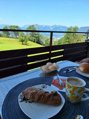 Top Wohnung mit traumhaften Ausblick und Balkonkraftwerk Bild 2