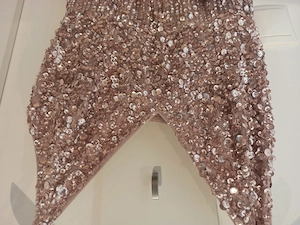 Wunderschönes Paillettenkleid mit Tüll Bild 2