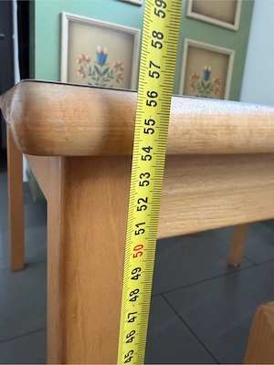  Kindertisch 82x82 Massivholz + 3 Stühle Sitzhöhe 33cm 6-10 Jahre Bild 2