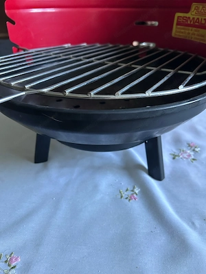 Tisch Holzkohlegrill Bild 3