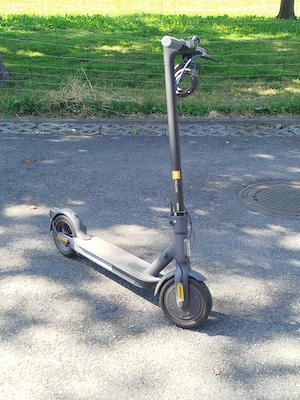 Xiaomi MI3 - Elektroscooter Bild 2