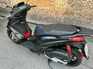 Piaggio Medley 125 frisch vorgeführt Bild 4
