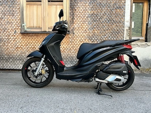 Piaggio Medley 125 frisch vorgeführt Bild 3