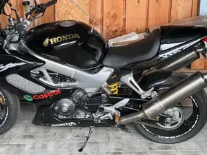 Honda VTR 1000 F Fire Storm SC36 Bild 2