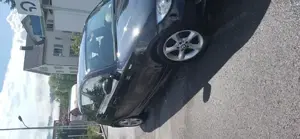 BMW 116i, 2 kms, 8 Reifen, Pickerl bis Juni  Innerlich und äußerlich in gutem Zustand. Bild 4