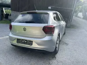 Volkswagen VW Polo Silber 2018, KM 131T Bild 5