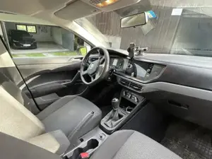 Volkswagen VW Polo Silber 2018, KM 131T Bild 2