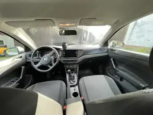 Volkswagen VW Polo Silber 2018, KM 131T Bild 3
