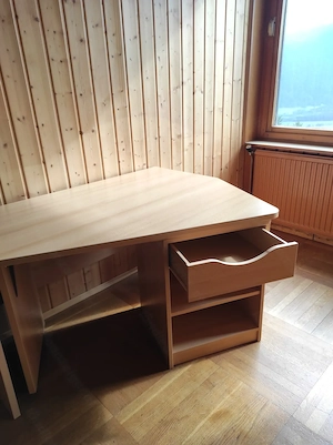 Schreibtisch, Bürostuhl Bild 2