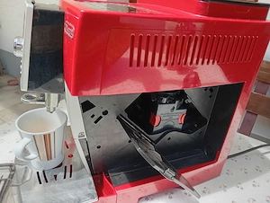 DeLonghi ECAM 23420 R 1.8L in Rot Bild 5