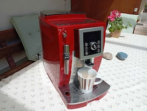 DeLonghi ECAM 23420 R 1.8L in Rot Bild 4