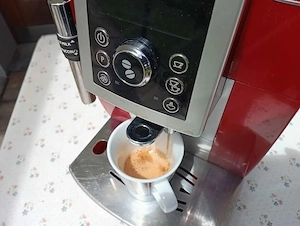 DeLonghi ECAM 23420 R 1.8L in Rot Bild 3