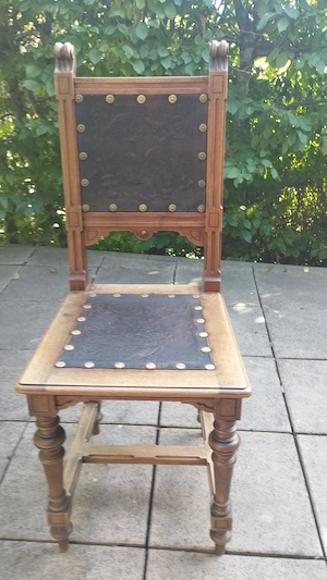 Antiker Stuhl Bild 2